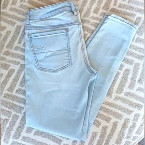 American Eagle Size 4 Short Light Wash Jeggings